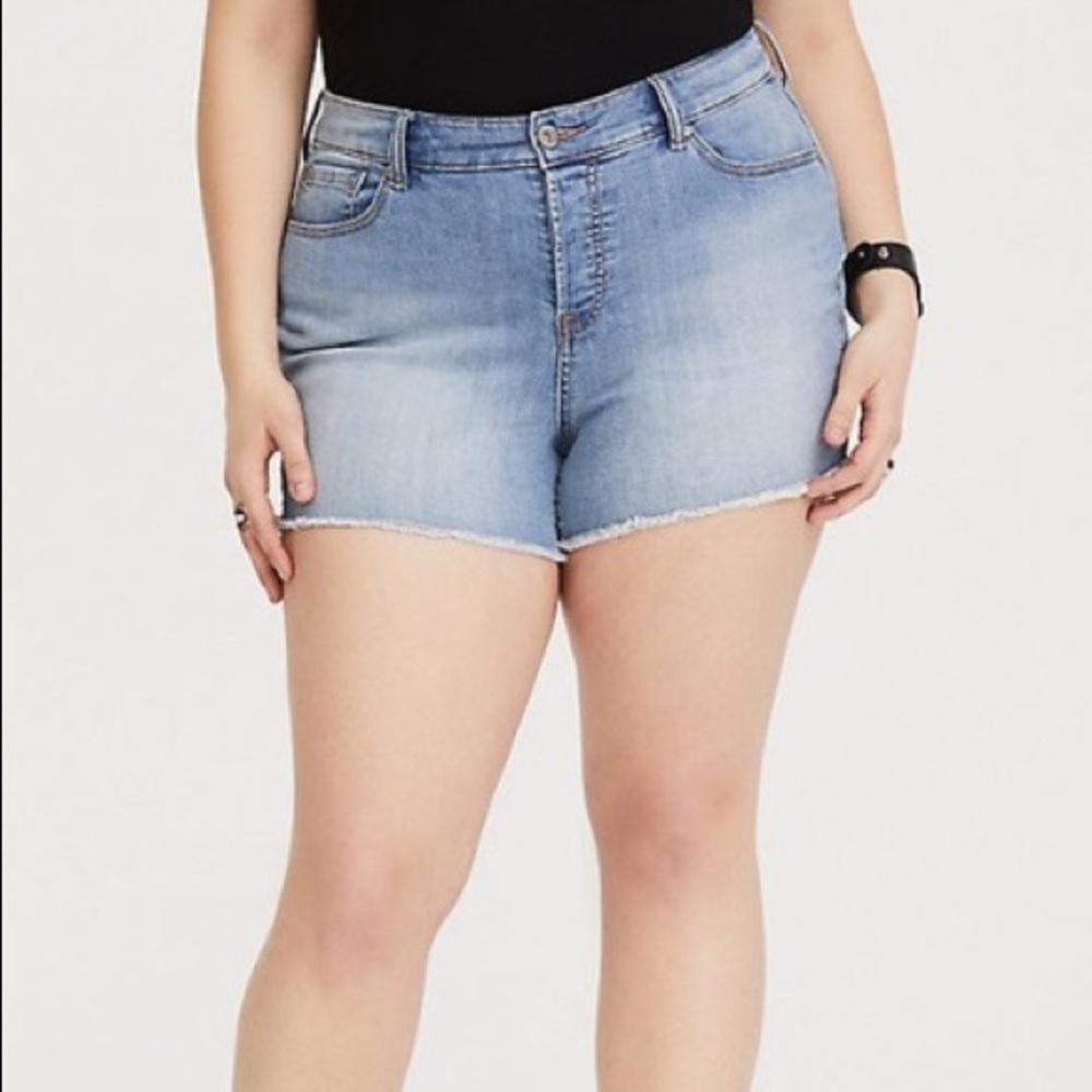 NWT Torrid sz14 Denim Short